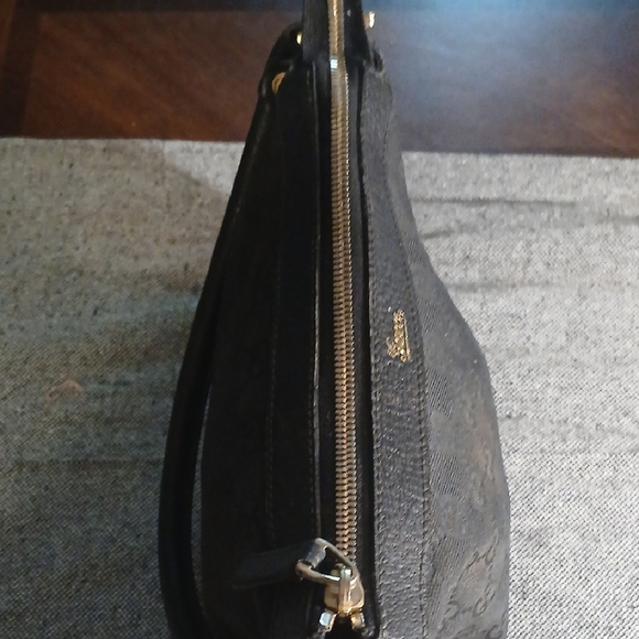 Gucci Black Monogram Shoulder Bag - Picture 11 of 16